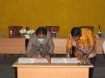 nota-kesepahaman-mou-bupati-kayong-utara-citra-duani-bersama-rektor.jpg