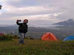 para-pengunjung-menikmati-wisata-sepadan-hil-bukit-sepancong-1.jpg
