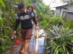 pelajar-sman-4-sintang_20160401_221714.jpg<pf>jalan-kaki-berlumpur_20160401_221430.jpg