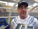 pelatih-persib-bandung-robert-rene-alberts-bri-liga-1-sepak-bola.jpg