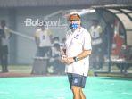 pelatih-persib-bandung-robert-rene-alberts-saat-memimpin.jpg