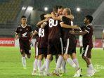 pemain-psm-makassar-melakukan-selebrasi-liga-1.jpg