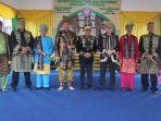 pemberian-gelar-kehormatan-kepada-kapolres-sintang-akbp-adhe-hariadi.jpg