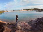 pengunjung-berfoto-di-danau-simpi-desa-sungai-ayak-ii-kecamatan-belitang-hilir-kabupaten-sekadau.jpg