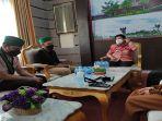 pengurus-hmi-cabang-sambas-saat-audiensi-dengan-bupati-sambas-satono.jpg