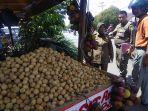 penjual-lansat.jpg