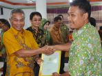 penyerahan-sertifikat_20180416_100300.jpg