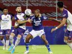 persib-bandung-david-da-silva-persita-tangerang-nuriddin-davronov.jpg