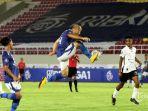 persib-bandung-mohammed-rashid-persipura-jayapura.jpg