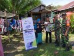 personel-tni-bersama-relawan-mri-saat-bagikan-paket-ramadhan.jpg