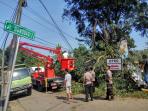 petugas-gabungan_20160829_101148.jpg