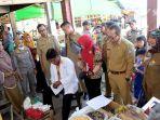 petugas-saat-melalukan-pengecekan-makanan-selasa-75.jpg