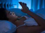picu-kebutaan-hingga-kanker-6-bahaya-fatal-kebiasaan-main-hp-sebelum-tidur.jpg