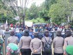 polres-Ketapang-Aksi-Buruh.jpg