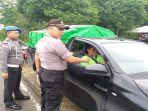 polsek-pengkadan-sedang-laksanakan-razia-di-depan-mako-polsek-pengkadan.jpg