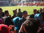 presiden-joko-widodo-menghampiri-tamu-undangan_20160818_084826.jpg