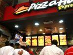 promo-pizza-hut-hari-ini-25-agustus-2021-promo-terbatas-gratis-2-minuman-beli-pizza-merah-putih.jpg
