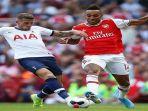 rebut-bola-pemain-tottenham-dan-arsenal-berebut-gola-dalam-sebuah-laga.jpg