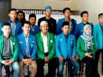 rektor-unu-berphoto-bersama_20160315_092821.jpg