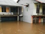 rumah-terendam-banjir_20161122_122532.jpg