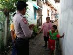 saat-anggota-polsek-sintang-kota_20171206_091938.jpg