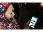 saksi-tunjukkan-gambar-kebakaran-yang-didapat-lewat-aplikasi-whatsap.jpg