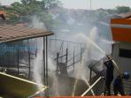 sejumlah-pemadam-kebakaran_20160929_203220.jpg<pf>sejumlah-pemadam-kebakaran_20160929_203250.jpg<pf>sejumlah-pemadam_20160929_203449.jpg<pf>sejumlah-pemadam-kebakaran_20160929_203522.jpg