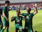 selebrasi-pemain-persebaya-surabaya-setelah-menang-1-0-atas-madura-united.jpg