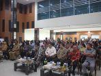 seluruh-peserta-pencatatan-perkawinan-kolektif-yang-hadir-di-aula-kantor-bupati-kubu-raya.jpg