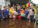 serahkan-bantuan-kadis-kesehatan.jpg