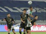 suasana-pertandingan-arema-fc-vs-pss-sleman-di-stadion-kapten-i-wayan-dipta-gianyar-bali.jpg