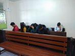 suasana-proses-persidangan-sepuluh-orang-remaja-yang-terjaring-razia-kost.jpg