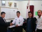 suasana-sidang-mediasi-di-kantor-ki-kalbar-pada-rabu-2312019.jpg