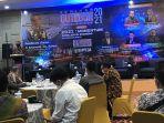 sutarmidji-saat-menjadi-pembicara-utama-pada-seminar-outlook.jpg