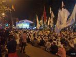 tabligh-akbar-dengan-tajuk-pontianak-bershalawat-di-taman-alun-kapuas.jpg