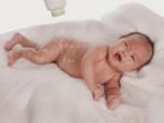 taburkan-bedak-pada-bayi_20151031_142211.jpg