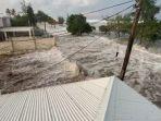 tangkapan-layar-dari-video-yang-merekam-ombak-tinggi-tsunami-tonga.jpg