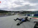 tangkapan-layar-pembalap-monster-energy-yamaha-maverick-vinales-jatuh-di-motogp-styria-2020.jpg