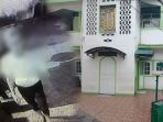 terduga-pelaku-kotori-masjid-baiturahman-pontianak_20180313_201448.jpg
