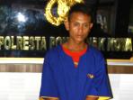 tersangka-pemerkosa-1_20160728_213844.jpg<pf>tersangka-pemerkosa-2_20160728_214101.jpg<pf>tersangka-pemerkosa-3_20160728_214228.jpg<pf>tersangka-pemerkosa-4_20160728_214243.jpg