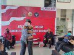 tersangka-ps-saat-berpelukan-tgbnhjyu.jpg