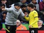 thomas-tuchel-memberikan-instruksi-kepada-mason-mount.jpg