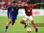 timnas-indonesia-ramai-melvin-rumakiek-singapura-zulqarnaen-suzliman.jpg