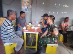 tingkatkan-keakraban-tni-polri-putussibau-ngopi-bareng.jpg
