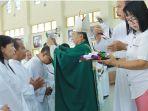 uskup-agung-keuskupan-agung-pontianak-mgr-agustinus-agus-melantik-17-orang.jpg