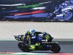 valentino-rossi-beraksi-di-sesi-latihan-bebas-motogp-san-marino-2020.jpg