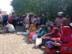 warga-antre-untuk-membeli-minyak-goreng-murah-sdf-sdf-ds.jpg