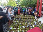 warga-meletakan-tabung-gas-elpiji-3-kg-yang-kosong-didepan-kantor-camat-singkawang-barat.jpg