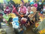 warga-trans-asal-desa-rantau-panjang_20150916_131601.jpg