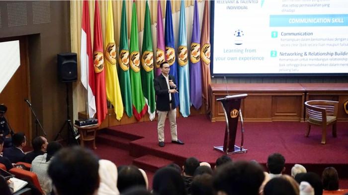 2 Direktur Network dan Retail Funding BRI Aquarius Rudianto hadir sebagai narasumber